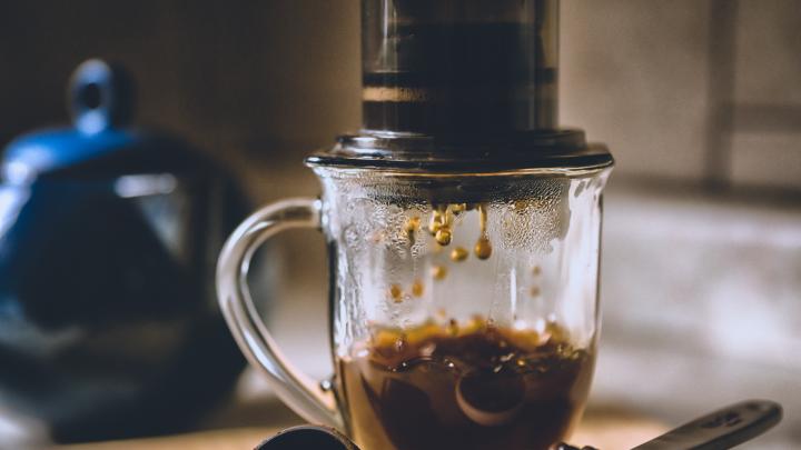 Guide: Tre måder at brygge god kaffe i naturen | Det Danske Spejderkorps