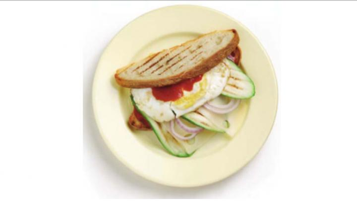 Sandwich med æg og squash