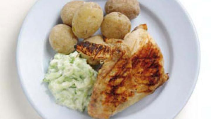 Kylling med saltkogte kartofler og tzatziki