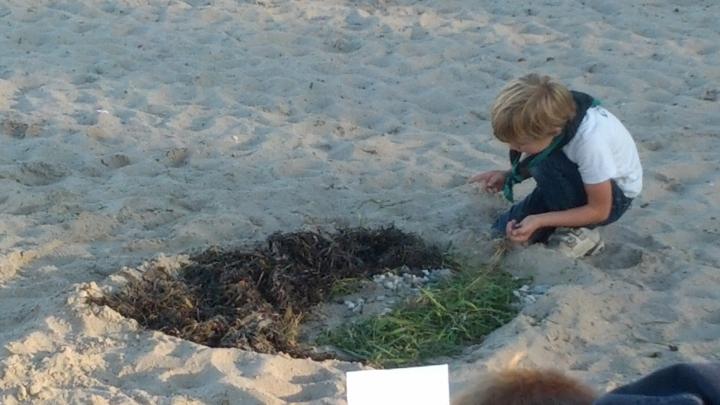 Korttegning på stranden eller i skoven