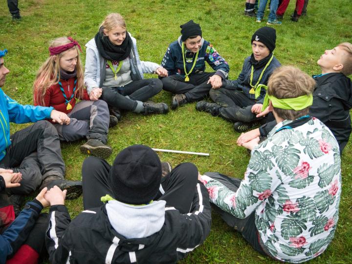 Rundkreds med spejdere 