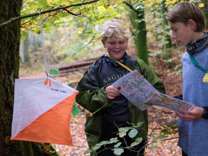 Spejdere på orienteringsløb 