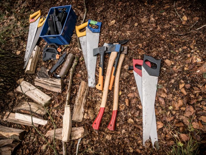 Værktøj på skovbund 