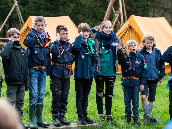 Spejdere der gør honnør