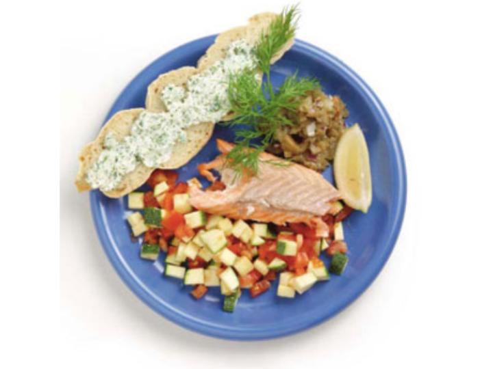 Saltbagt ørred med snobrød og tomat-squahsalat