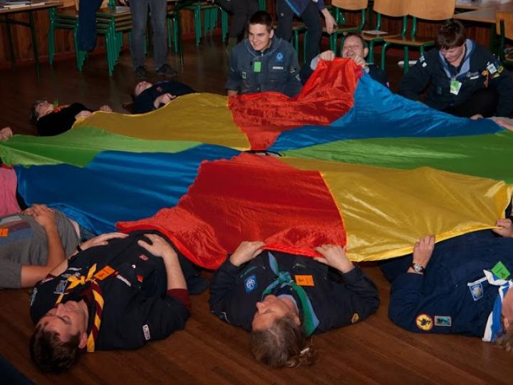 Peter Pedal leger med faldskærm